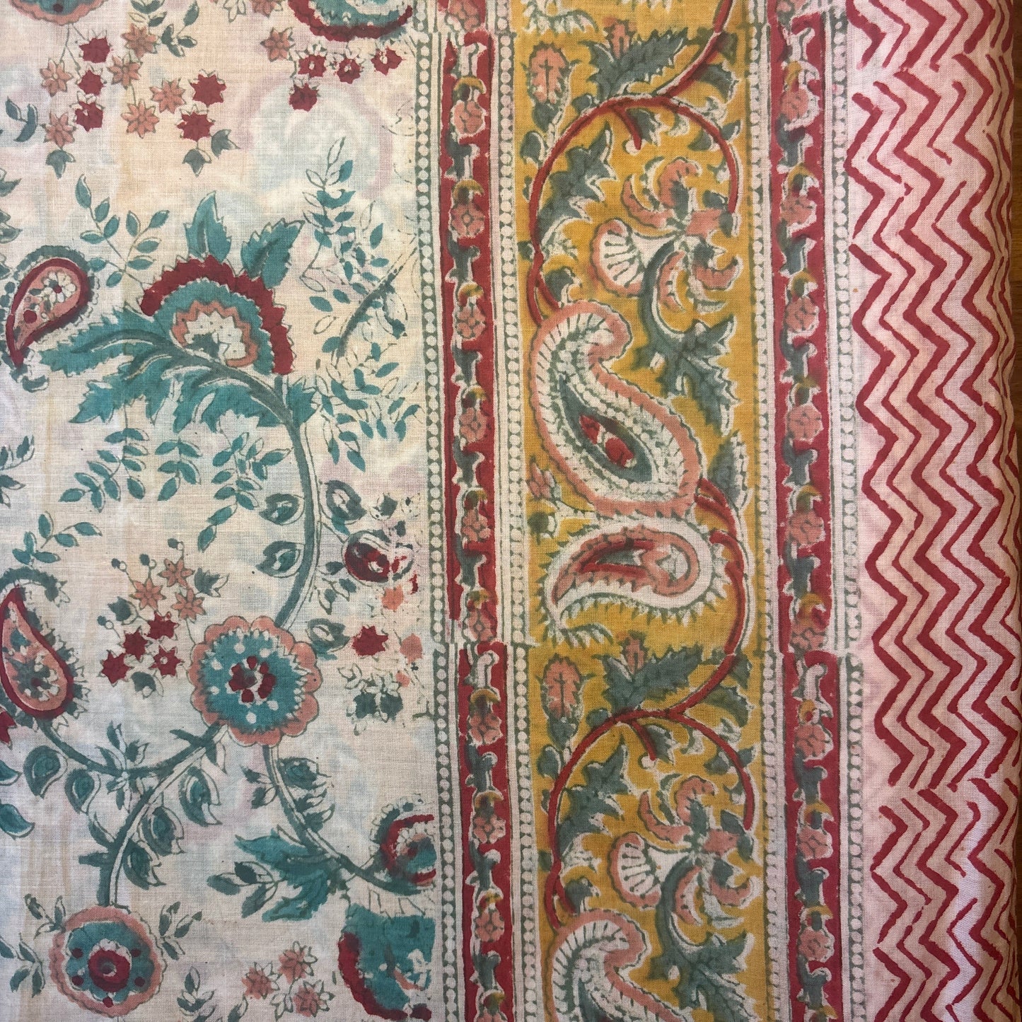 Reversible Duvet Cover set with pillow cases in 100% cotton