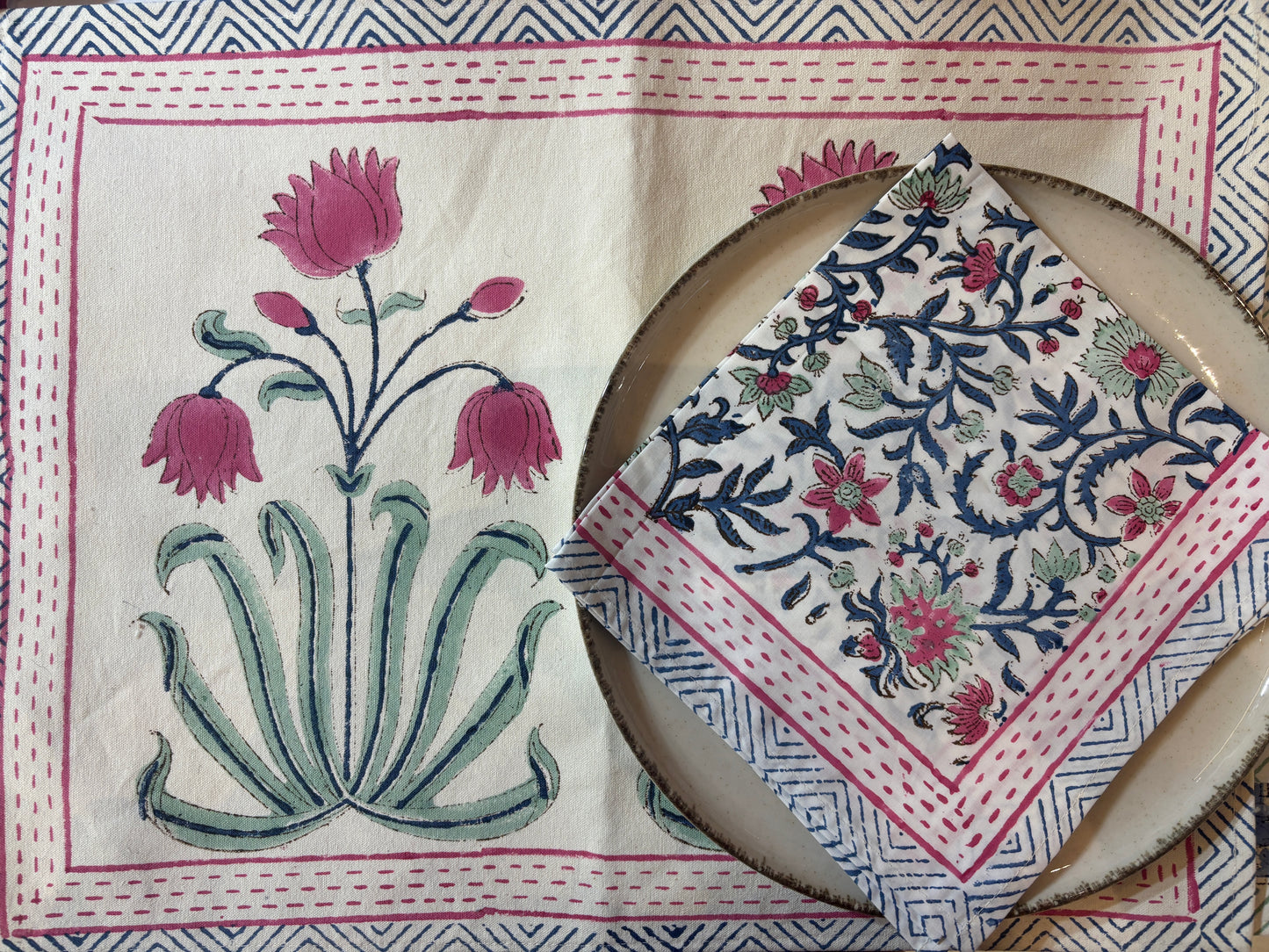 Botanical Form Table Linen Set – Placemats & Napkins (Set of 4)