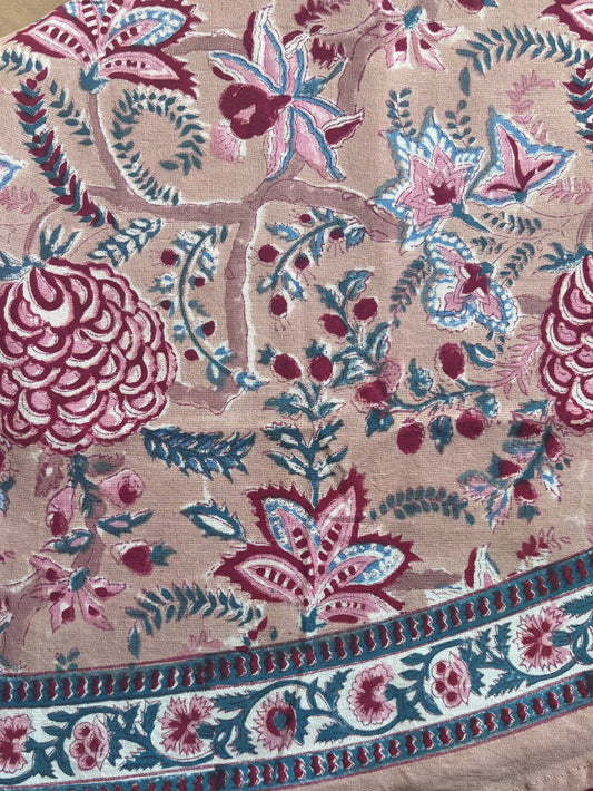 Round Table cloth in 100% cotton