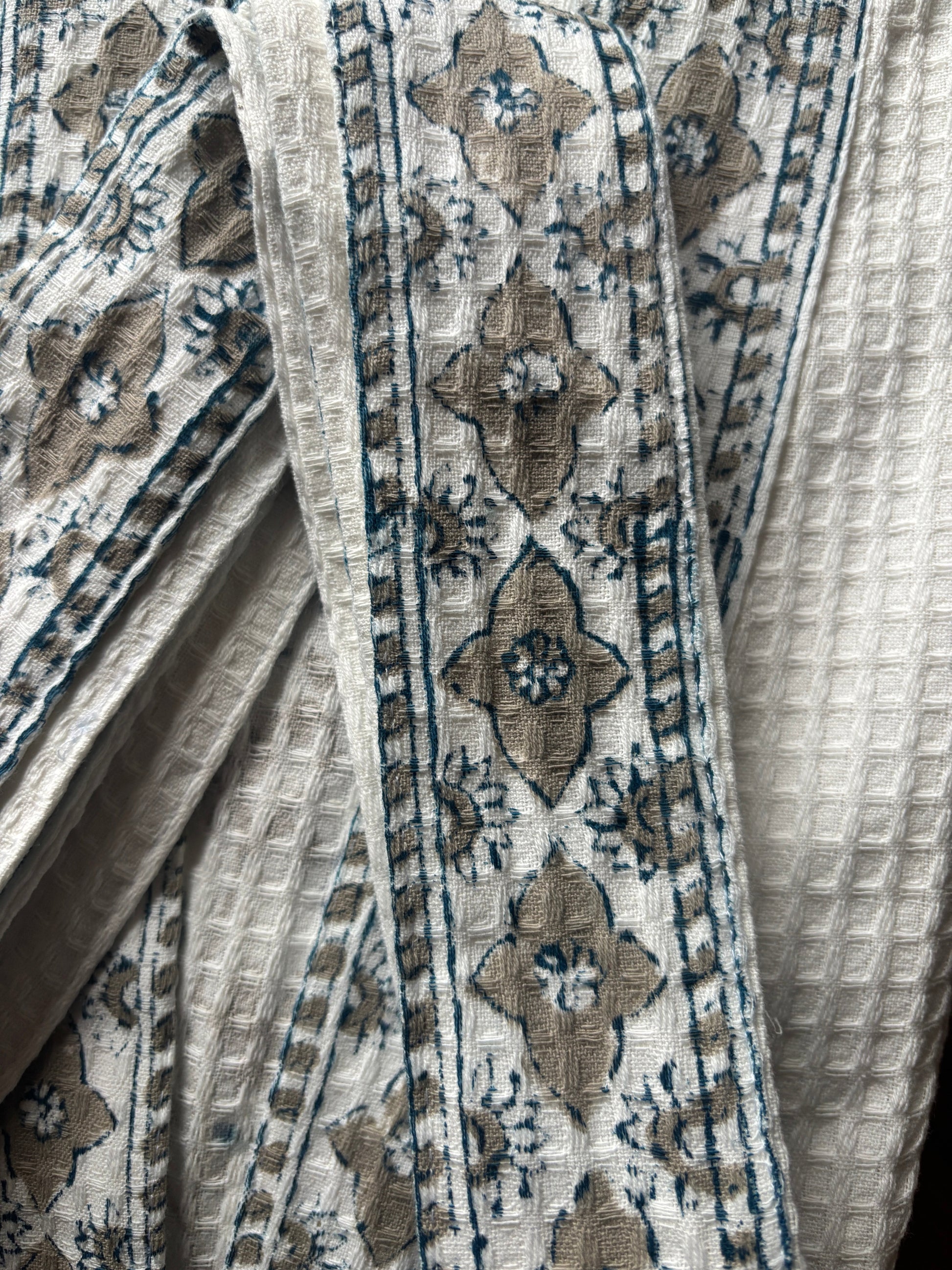 Block printed bathrobe in cotton fabric