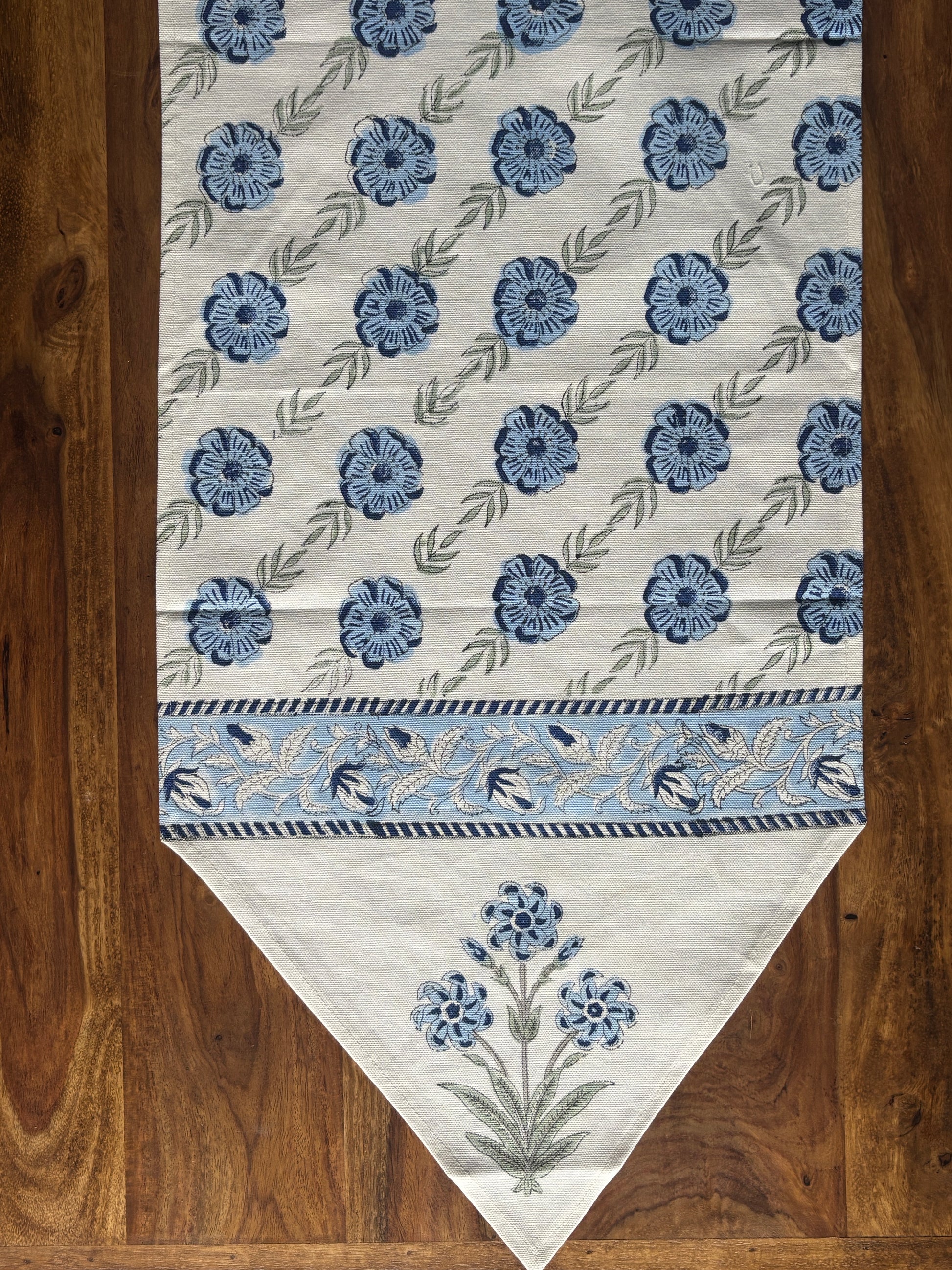 Floral patterned table runner for a 6 seater table tr console table