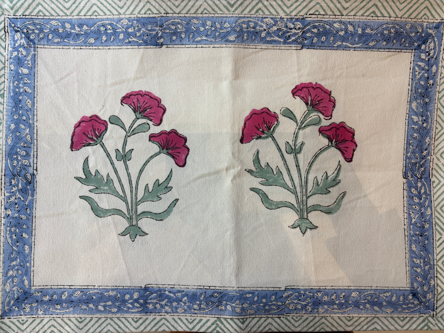 Soft Floral Table Linen Set – Placemats & Napkins (Set of 4)