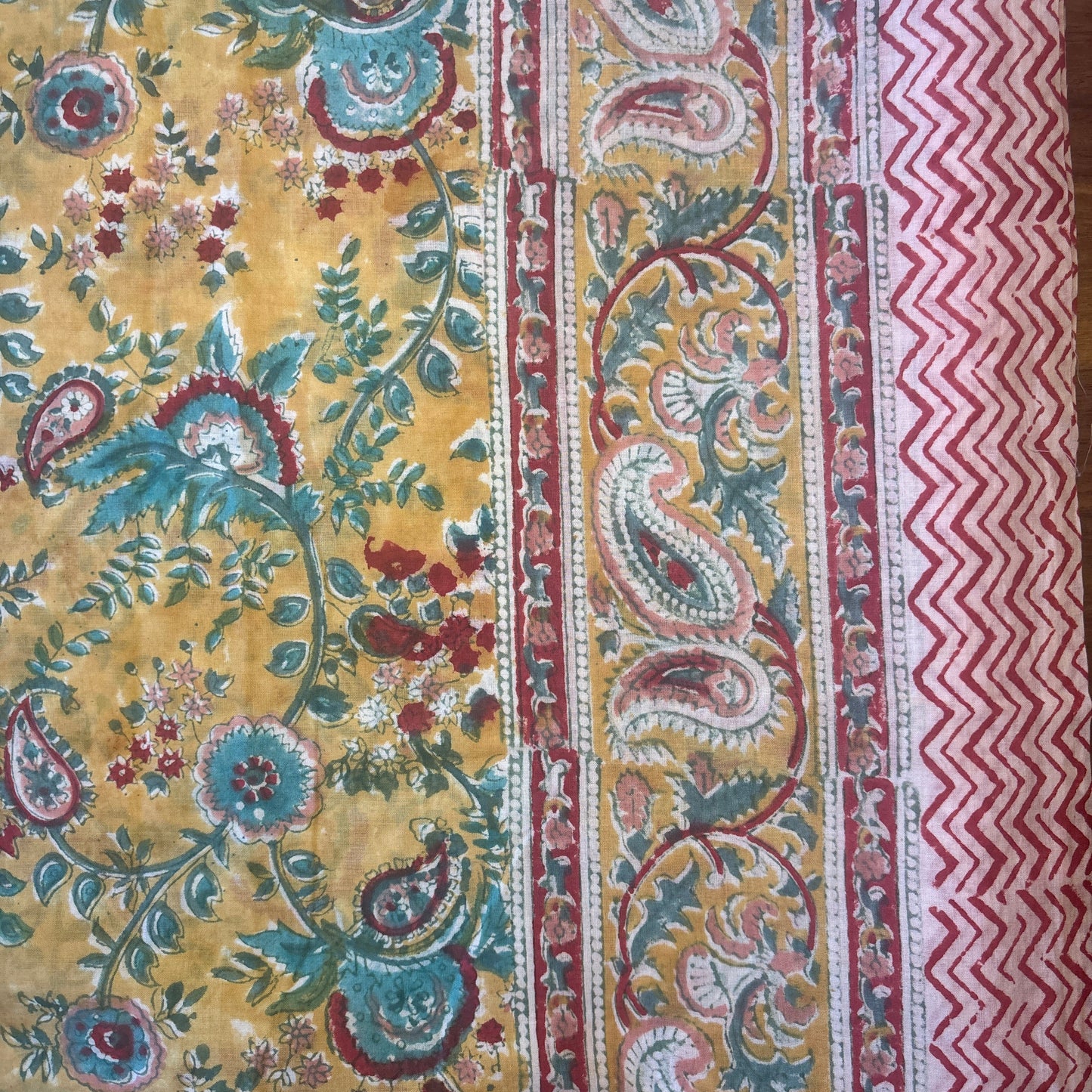 Reversible Duvet Cover set with pillow cases in 100% cotton