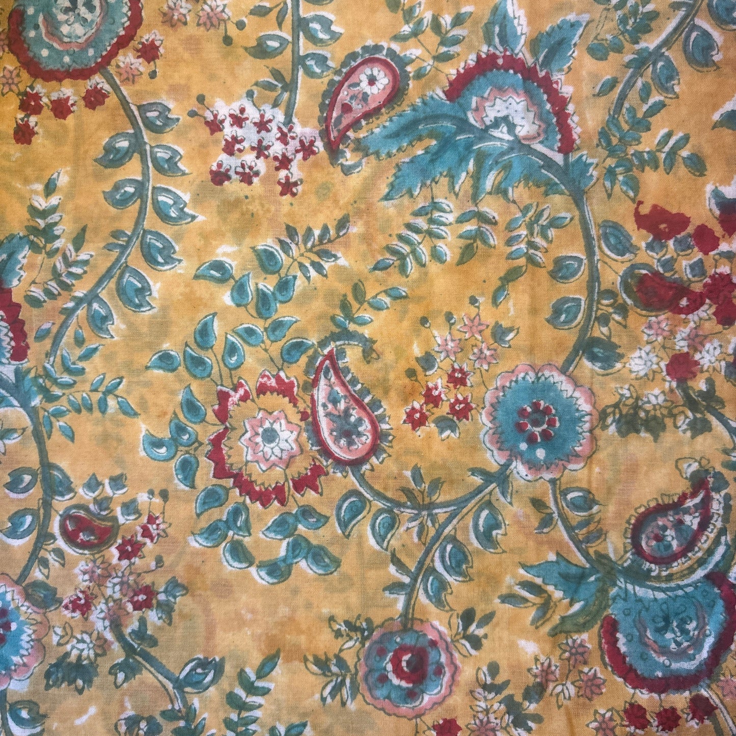 Reversible Duvet Cover set with pillow cases in 100% cotton